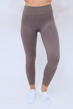 Load image into Gallery viewer, Espresso Seamless Leggings